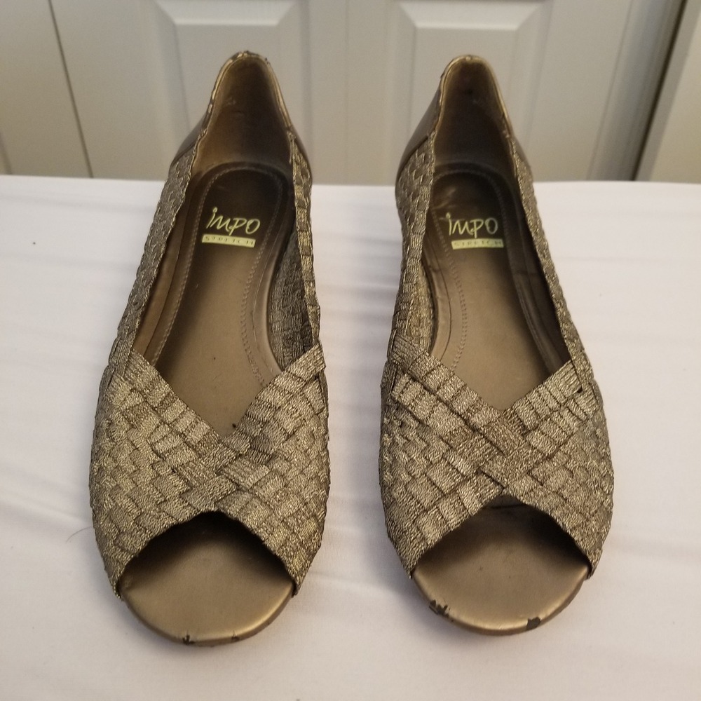 Impo Stretch Women Metallic Bronze Woven Peep Toe Low Wedge Sandals Shoes Flaws